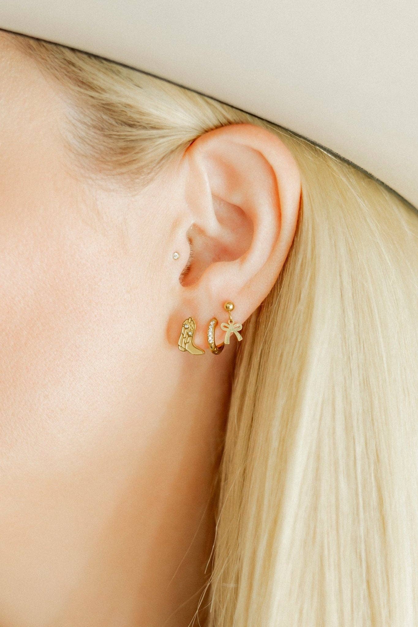 Jewelry Screwback Stud Earrings - Daisy Cowgirl Boot