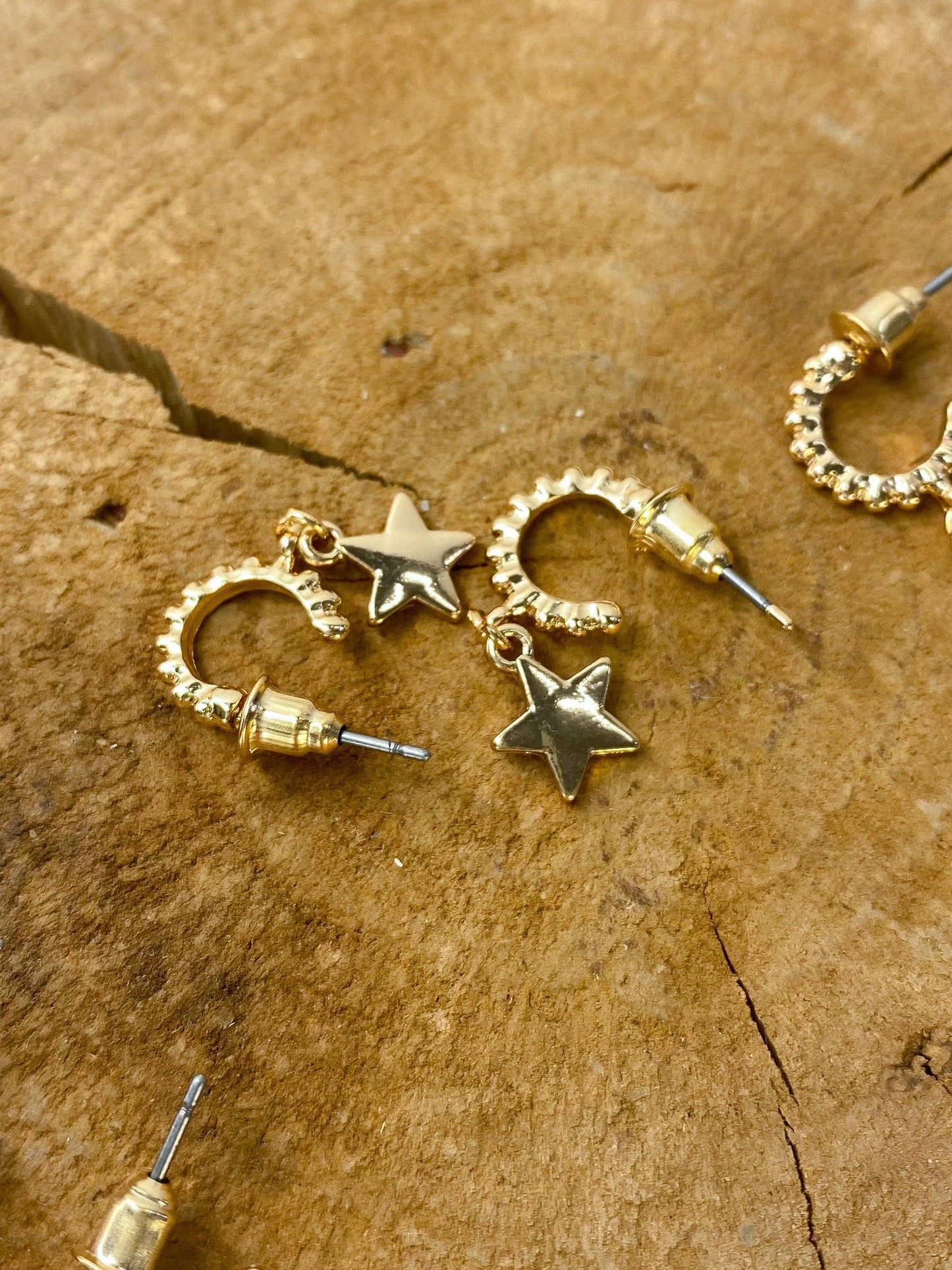 Earrings Tiny Star Huggie